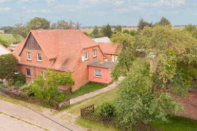 Doppelhaushälfte zum Kauf 79.000 € 4 Zimmer 106 m² 4.403 m² Grundstück Karlsburg Strasburg (Uckermark) 17335