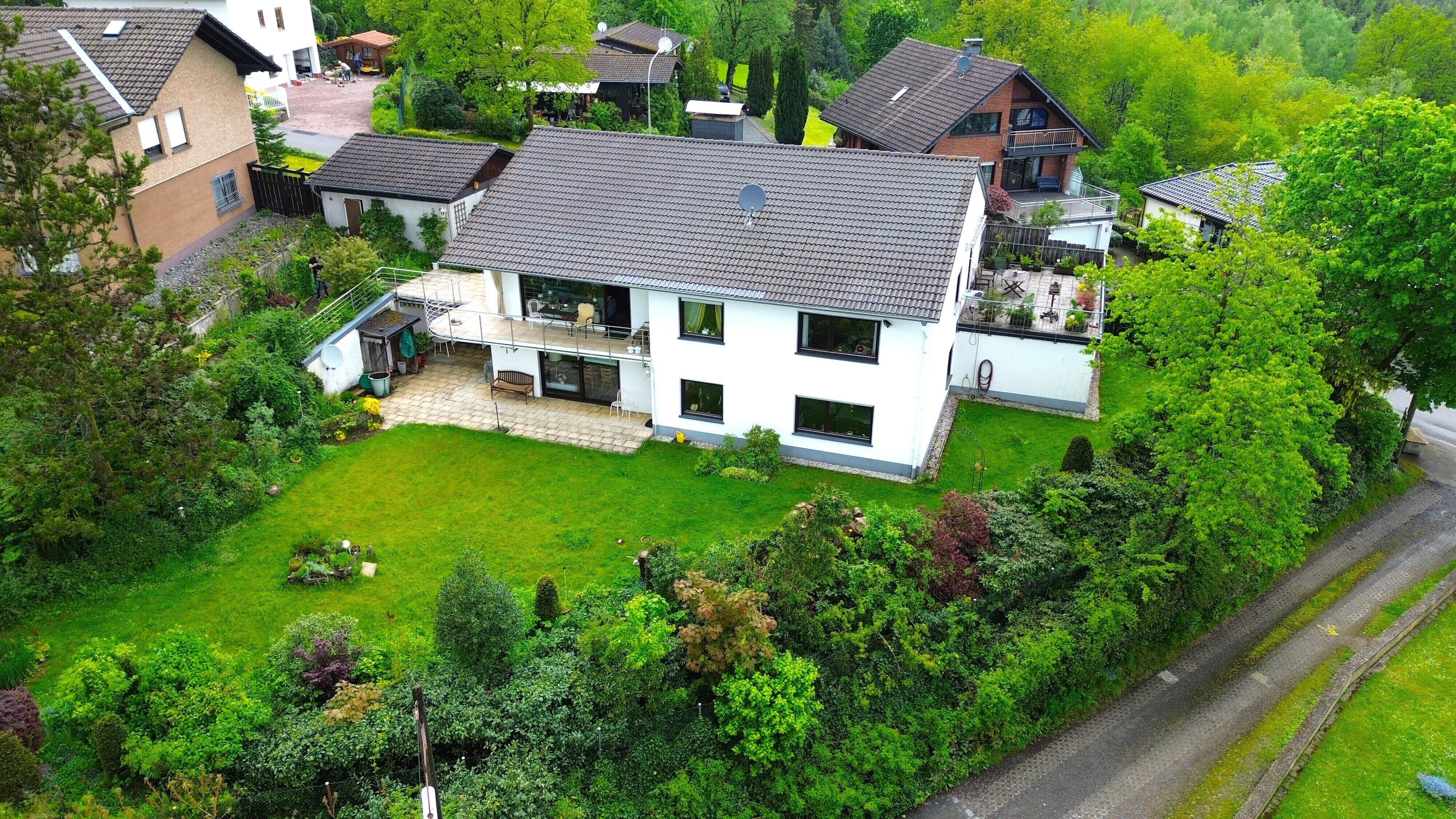 Einfamilienhaus zum Kauf 524.000 € 8 Zimmer 249 m²<br/>Wohnfläche 1.001 m²<br/>Grundstück Bergneustadt Bergneustadt 51702