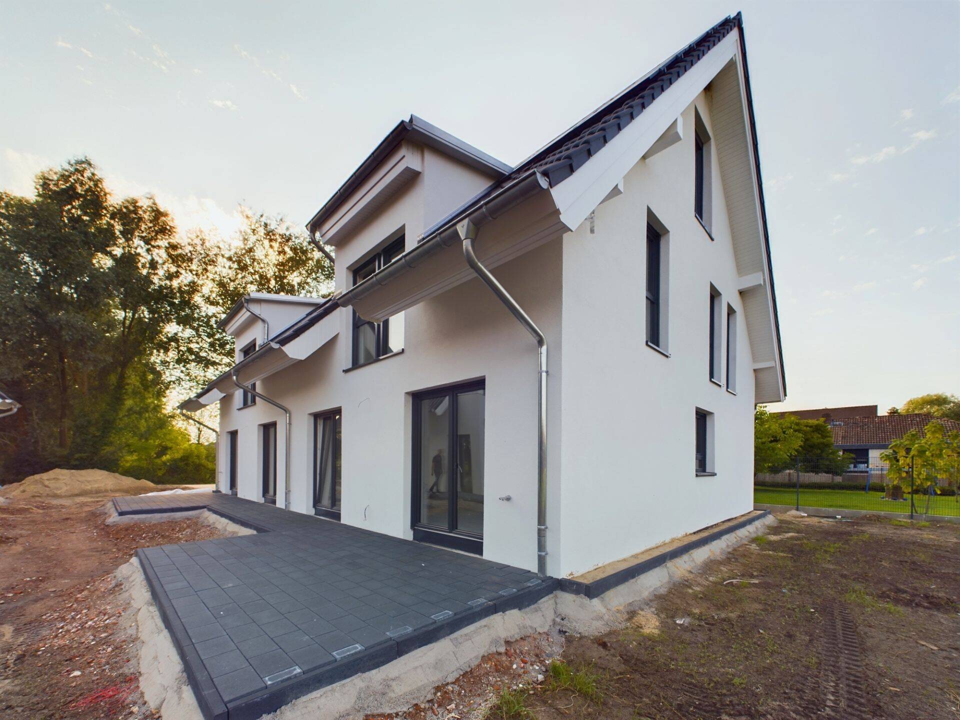 Effizient wohnen: KfW40 Neubau DHH im Grünen