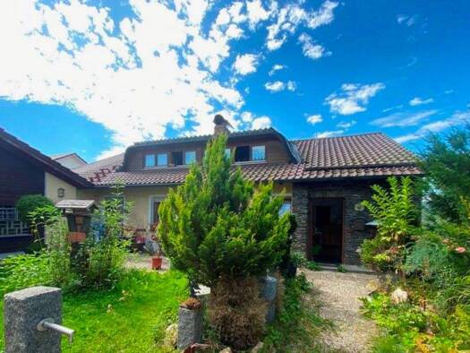 Einfamilienhaus zum Kauf 285.000 € 10 Zimmer 259 m² 748 m² Grundstück frei ab sofort Buchenstraße 11 Grafenwiesen 93479