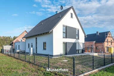 Doppelhaushälfte zum Kauf Zwangsversteigerung 336.000 € 4 Zimmer 132 m² 361 m² Grundstück Planungsbezirk 137 Straubing 94315