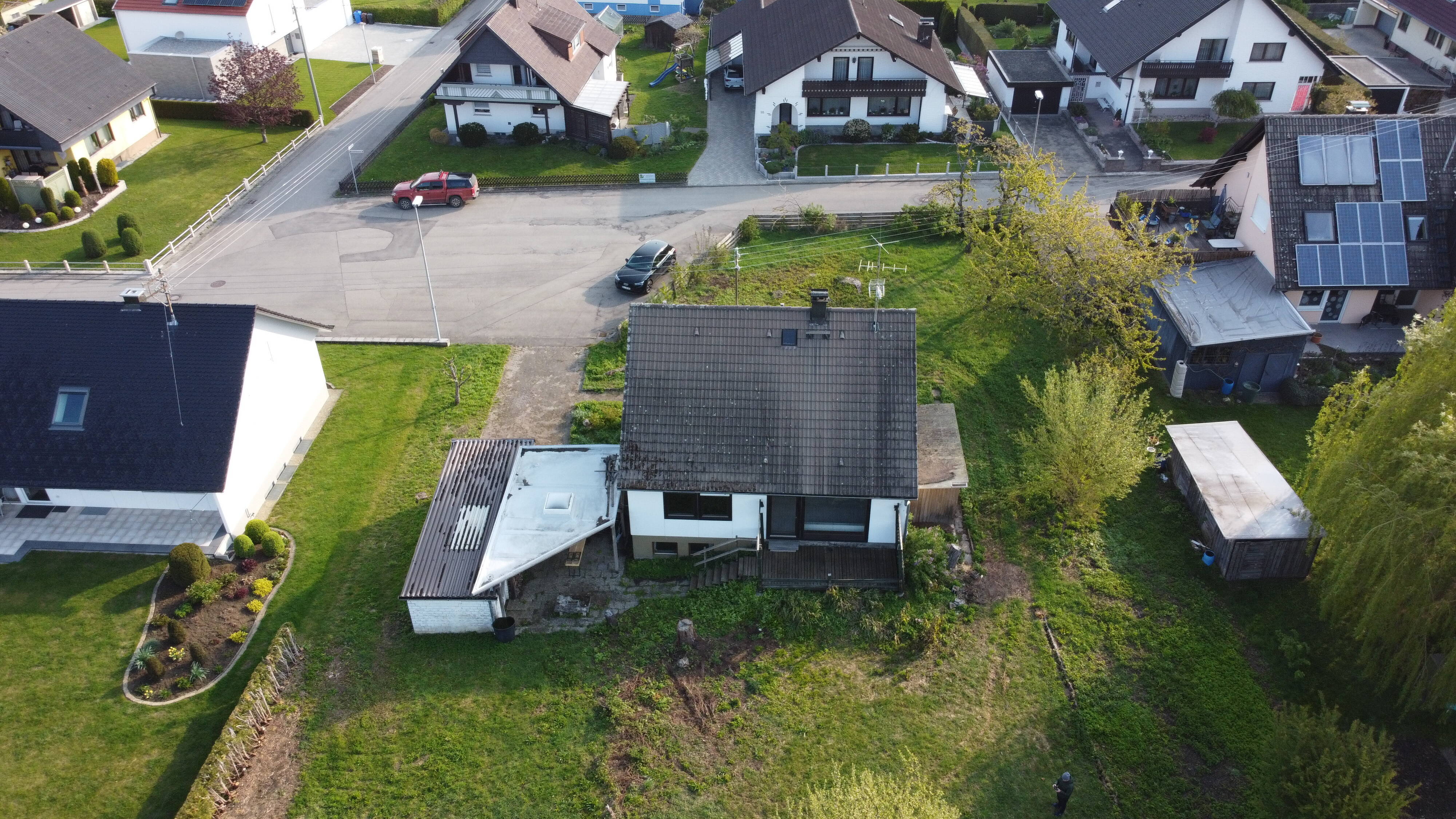 Einfamilienhaus auf großem Grundstück in idyllischer Wohnlage.