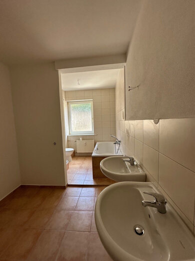 Wohnung zur Miete 530 € 3 Zimmer 96 m² 2. Geschoss frei ab sofort Zwickauer Str. 14 Wilkau-Haßlau Wilkau-Haßlau 08112