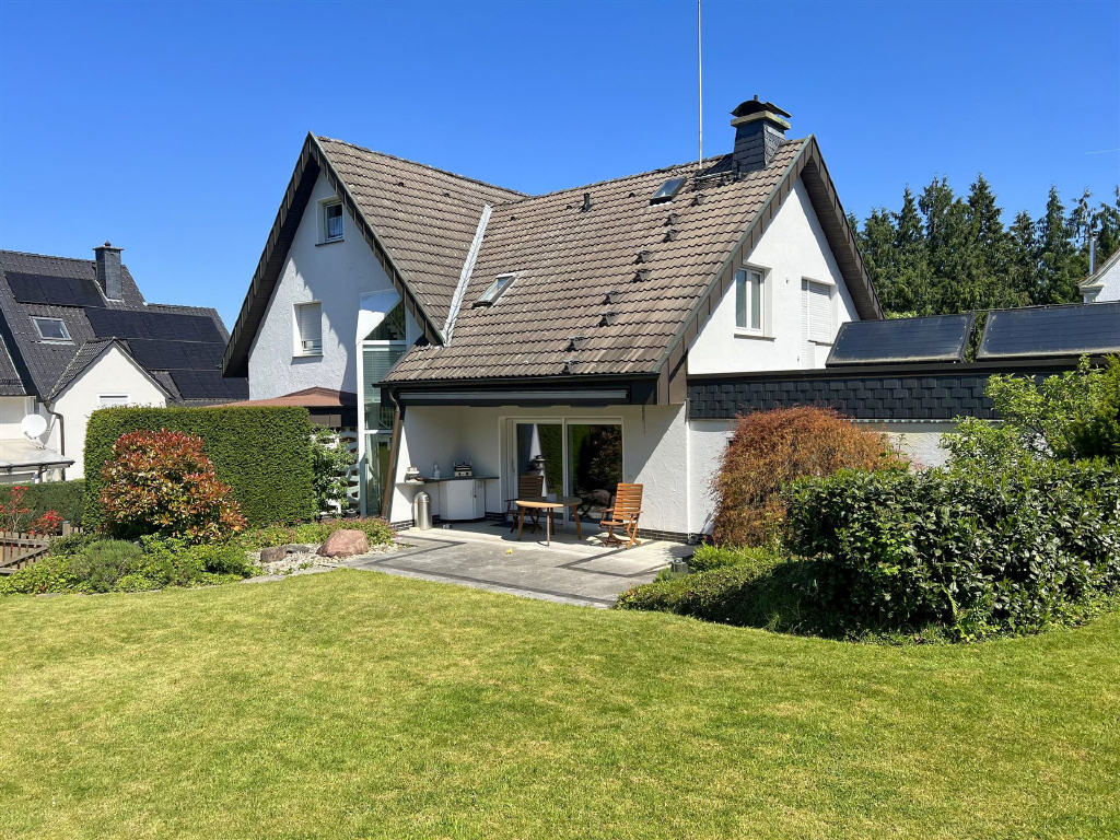 Einfamilienhaus zum Kauf 328.000 € 5 Zimmer 185 m²<br/>Wohnfläche 776 m²<br/>Grundstück Holzen Arnsberg-Holzen 59757