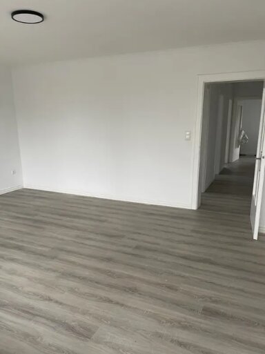 Wohnung zur Miete 445 € 2 Zimmer 63 m² 1. Geschoss Mittelgönrather Str. 20 Beethovenstraße Solingen 42655