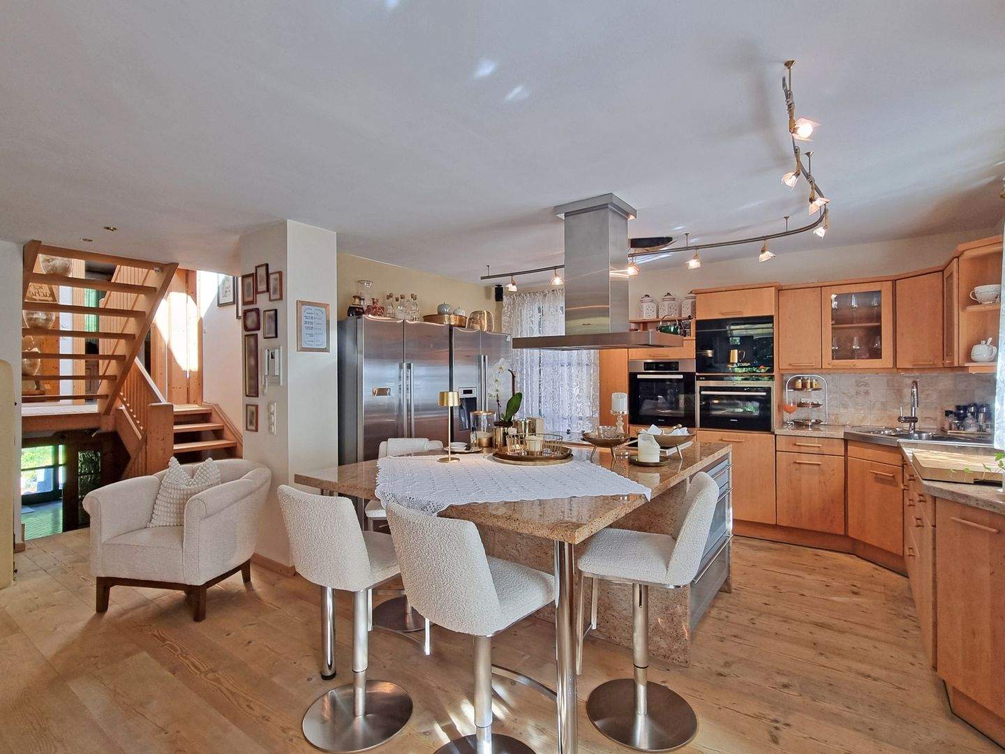 Immobilie in Stockheim - Großzügiger Landsitz in naturnaher Lage – exklusives Anwesen mit Gästehaus in Stockheim - Bild 2