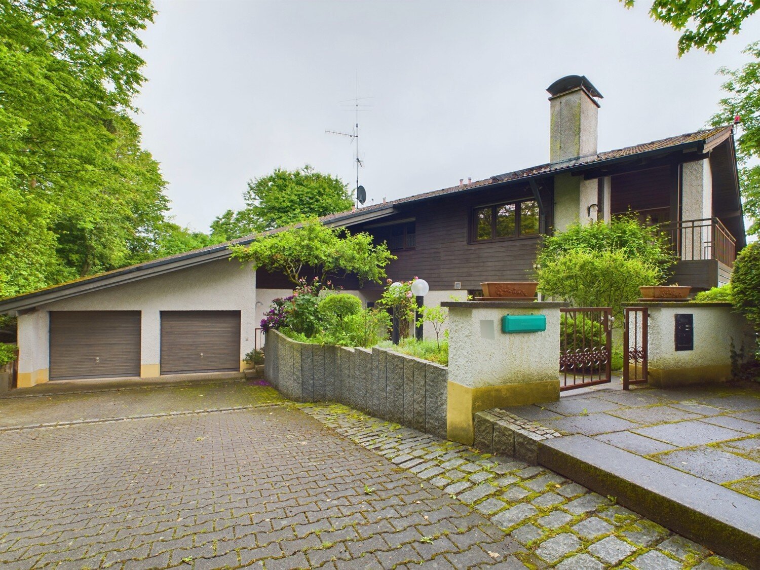 Villa zum Kauf 1.349.000 € 10 Zimmer 226 m²<br/>Wohnfläche 1.942 m²<br/>Grundstück Michelsberger Wald Bamberg / Wildensorg 96049