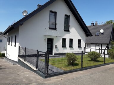 Einfamilienhaus zur Miete 1.150 € 4 Zimmer 135 m² 300 m² Grundstück frei ab sofort Jennecken Neuklef Wiehl 51674