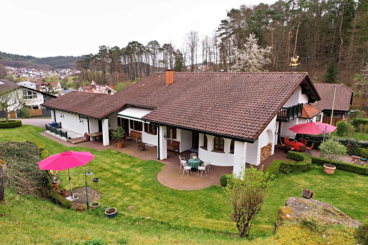 Villa zum Kauf 650.000 € 7 Zimmer 250 m²<br/>Wohnfläche 4.193 m²<br/>Grundstück Rodalben / Neuhof 66976