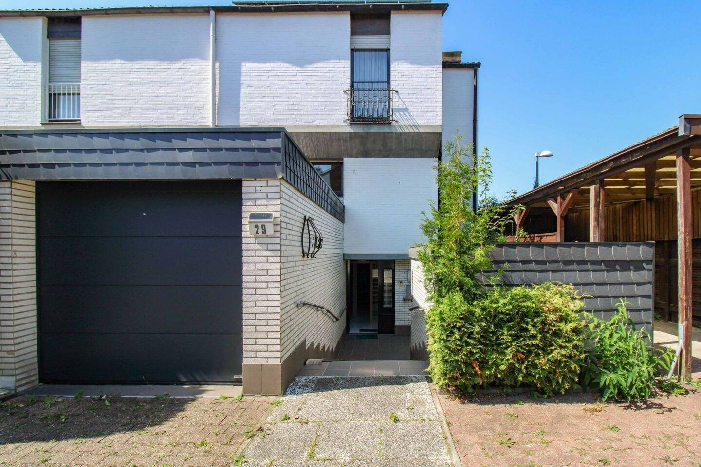 Zuhause mit Garten, Garage und Carportstellplatz in Sackgassenlage
