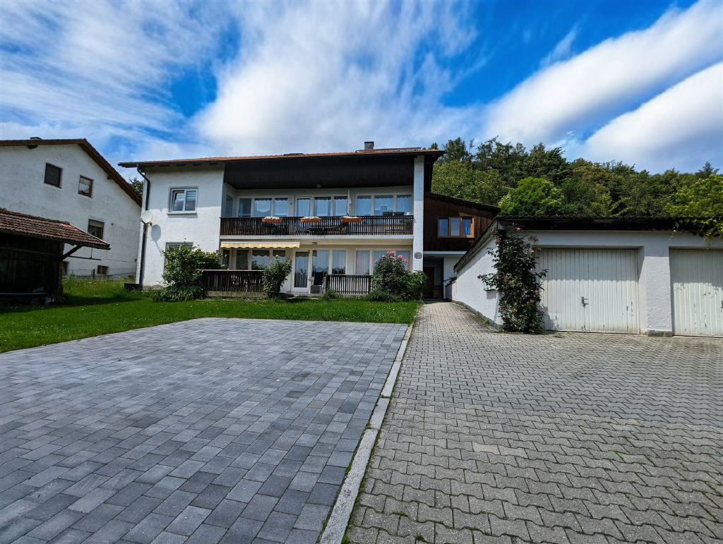 Mehrfamilienhaus zum Kauf 249.000 € 9 Zimmer 268 m²<br/>Wohnfläche 1.064 m²<br/>Grundstück Furth Furth im Wald 93437