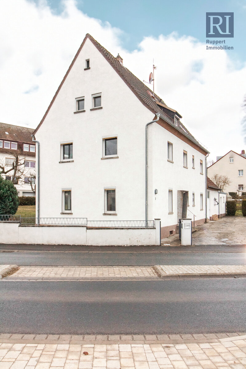 Mehrfamilienhaus zum Kauf 540.000 € 9 Zimmer 199 m²<br/>Wohnfläche 1.110 m²<br/>Grundstück Würzburger Straße 3 Gerbrunn 97218