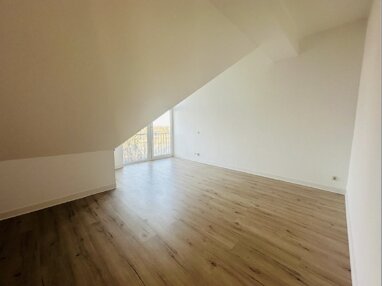 Wohnung zur Miete 450 € 2 Zimmer 69,4 m² 3. Geschoss Neue Straße 16 Frohburg Frohburg 04654