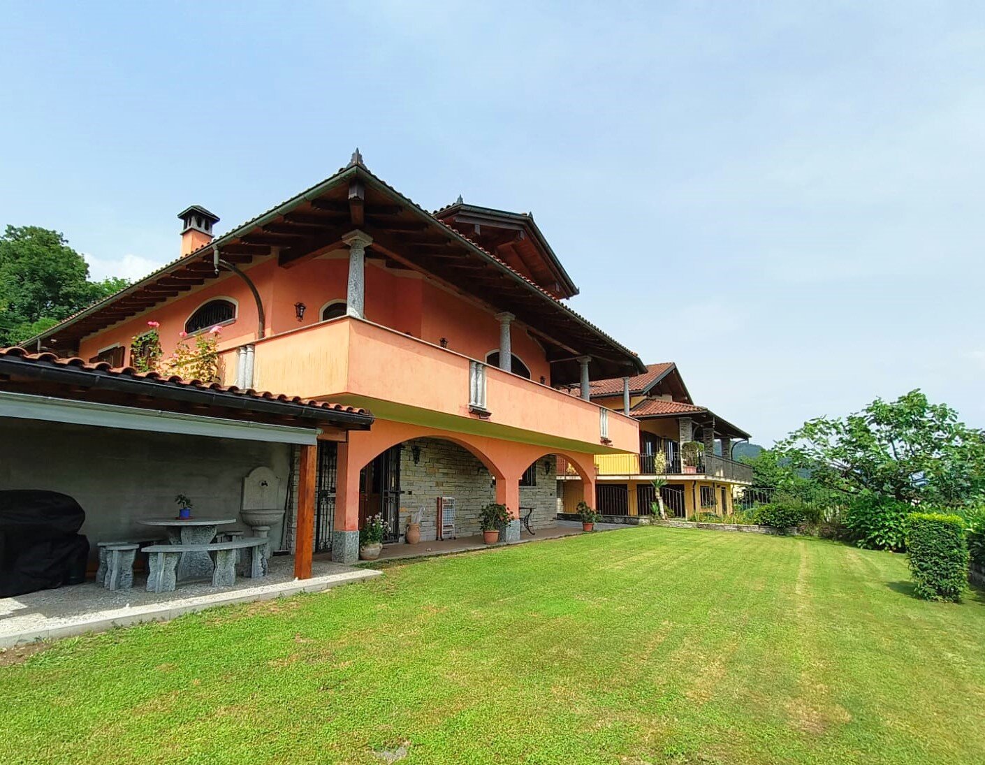 Villa zum Kauf 770.000 € 5 Zimmer 213 m²<br/>Wohnfläche 1.289 m²<br/>Grundstück ab sofort<br/>Verfügbarkeit Arizzano