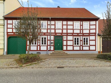 Mehrfamilienhaus zum Kauf 399.000 € 10 Zimmer 213,7 m² 2.070 m² Grundstück frei ab sofort Neustadt Neustadt (Dosse) 16845