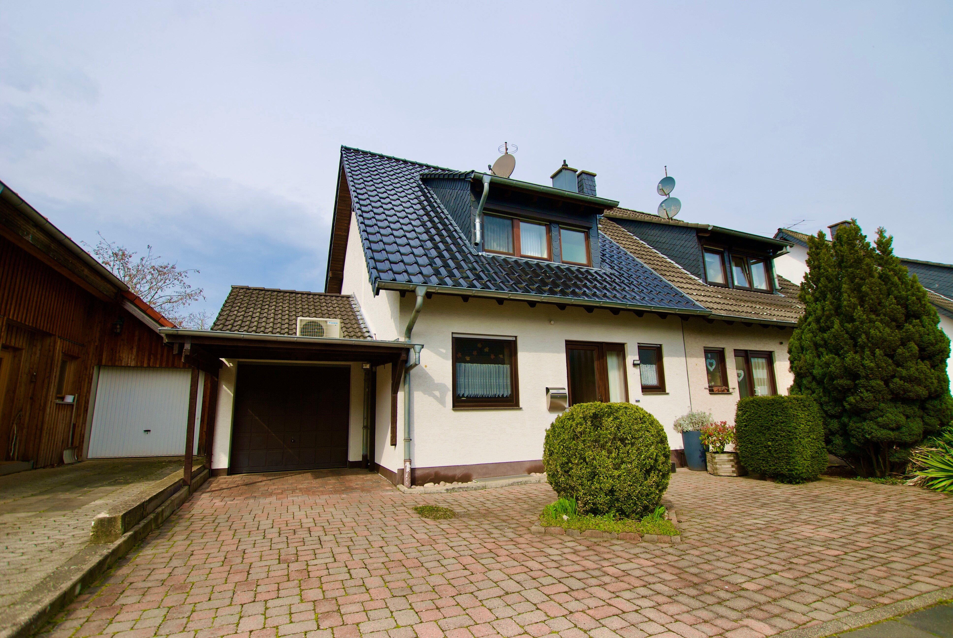 Doppelhaushälfte zum Kauf 449.000 € 4 Zimmer 109 m²<br/>Wohnfläche 256 m²<br/>Grundstück Ab sofort<br/>Verfügbarkeit Friesheim Erftstadt 50374
