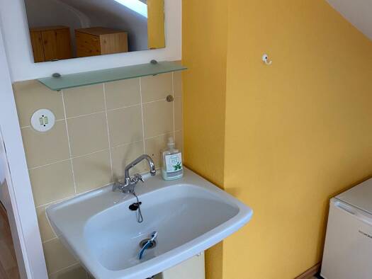 Wohnung zur Miete 300 € 1 Zimmer 23 m² frei ab sofort Gerlingen 70839