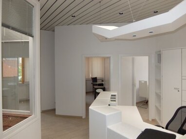 Praxis zum Kauf 360.000 € 10 Zimmer 166 m² Bürofläche Neutraubling 93073