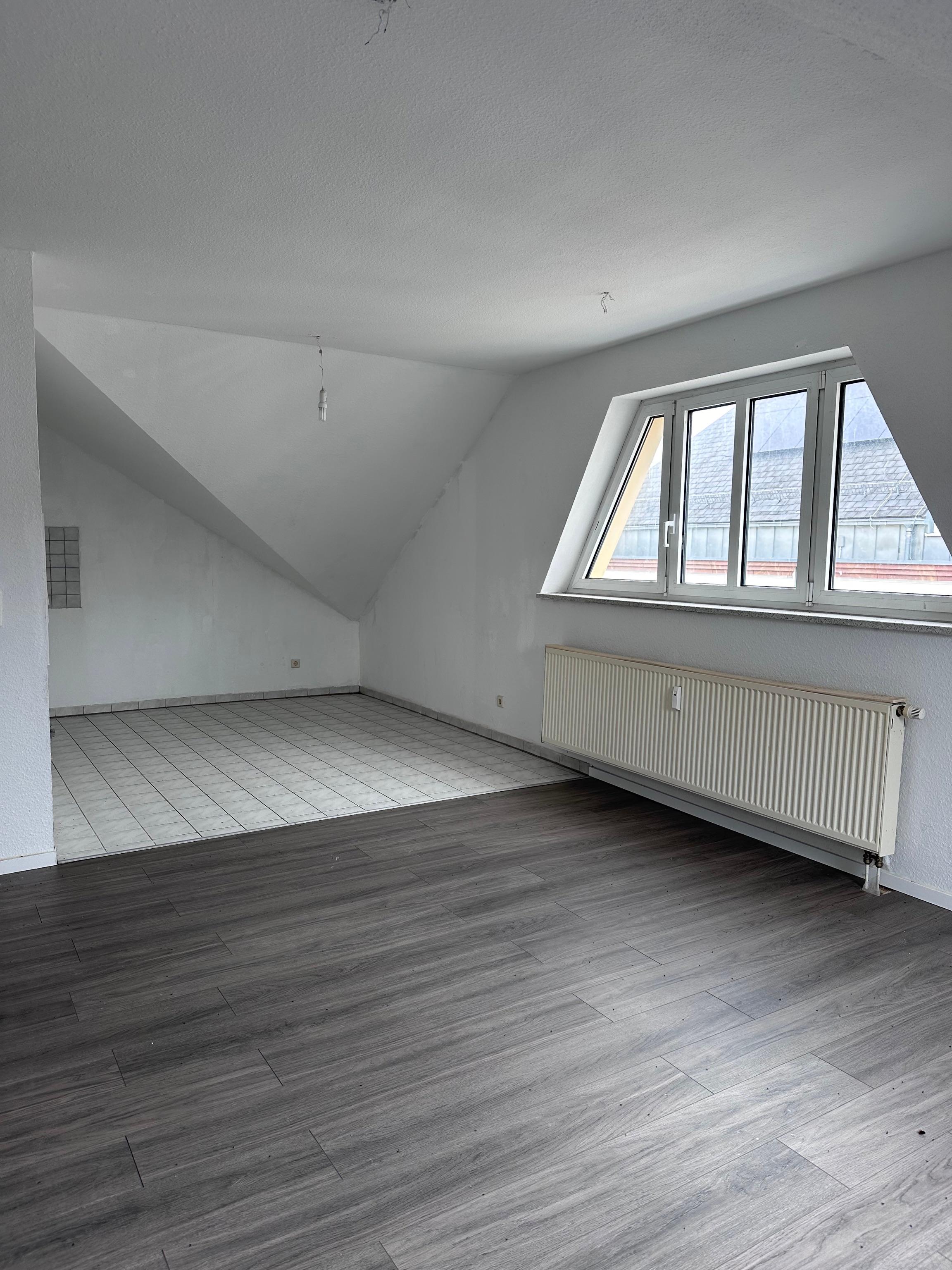 Wohnung zur Miete 370 € 3 Zimmer 66,7 m²<br/>Wohnfläche Quergasse 2 Glauchau Glauchau 08371