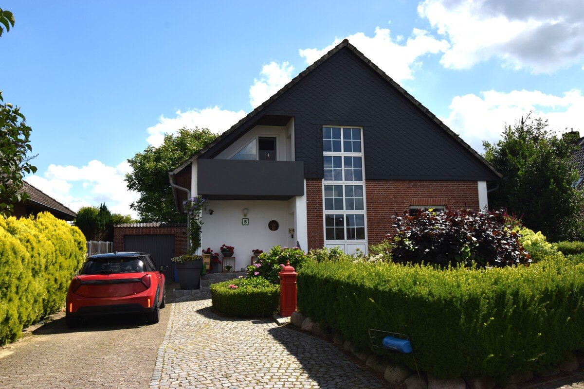 Mehrfamilienhaus zum Kauf 279.000 € 6,5 Zimmer 214 m²<br/>Wohnfläche 760 m²<br/>Grundstück Bexhövede Loxstedt / Bexhövede 27612