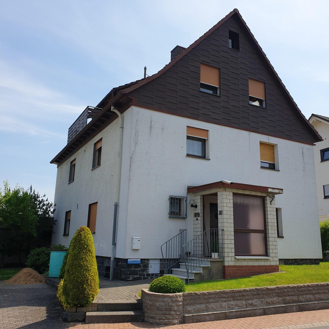 Mehrfamilienhaus zum Kauf Provisionsfrei 369.000 € 9 Zimmer 229 m²<br/>Wohnfläche 717 m²<br/>Grundstück Ludwigstraße 20 Friedensdorf Dautphetal - Friedensdorf 35232