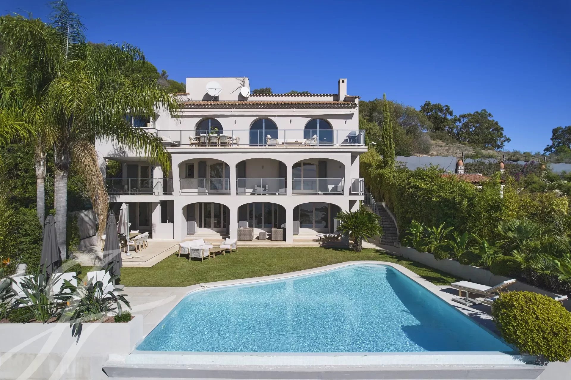 Einfamilienhaus zum Kauf Provisionsfrei 7 Zimmer 300 m²<br/>Wohnfläche 825 m²<br/>Grundstück La Californie Cannes 06400