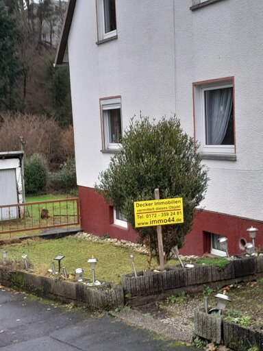 Einfamilienhaus zum Kauf 239.000 € 8 Zimmer 150 m² 1.073 m² Grundstück frei ab sofort Seelbach Herborn 35745