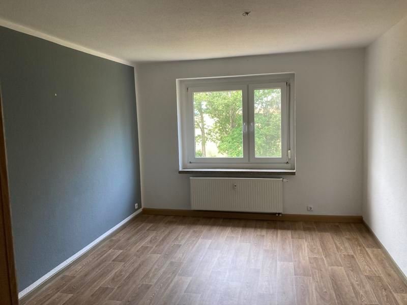 Wohnung zum Kauf 65.000 € 3 Zimmer 60 m²<br/>Wohnfläche 4.<br/>Geschoss Gersdorf b Hohenstein-Ernstthal 09355