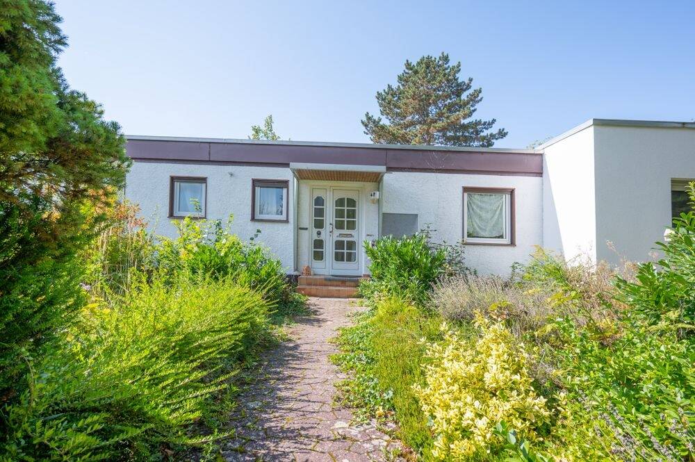 * 114 m²-Bungalow in ruhiger Wohnlage zu einem fairen Preis der Luft zum renovieren lässt! *