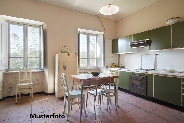 Wohnung zum Kauf Zwangsversteigerung 10.800 € 2 Zimmer 68 m²<br/>Wohnfläche Hochheide Duisburg 47198