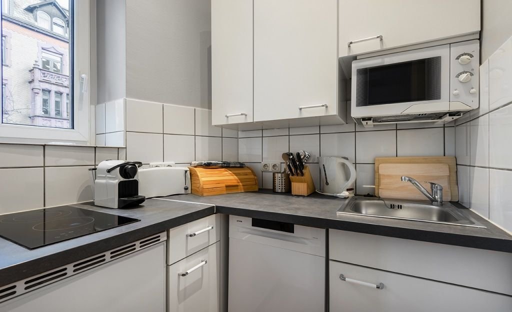 Wohnung zur Miete Wohnen auf Zeit 1.300 € 1 Zimmer 26 m²<br/>Wohnfläche 01.12.2024<br/>Verfügbarkeit Textorstraße Sachsenhausen - Nord Frankfurt am Main 60594