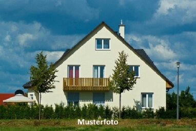 Einfamilienhaus zum Kauf Zwangsversteigerung 169.000 € 5 Zimmer 187 m² 3.769 m² Grundstück Wedel Fredenbeck-Wedel 21717