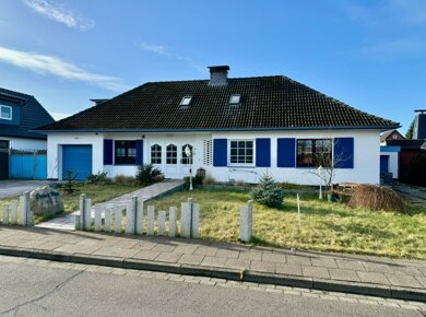 Einfamilienhaus zum Kauf 8 Zimmer 230 m² 1.193 m² Grundstück Heide Heide 25746