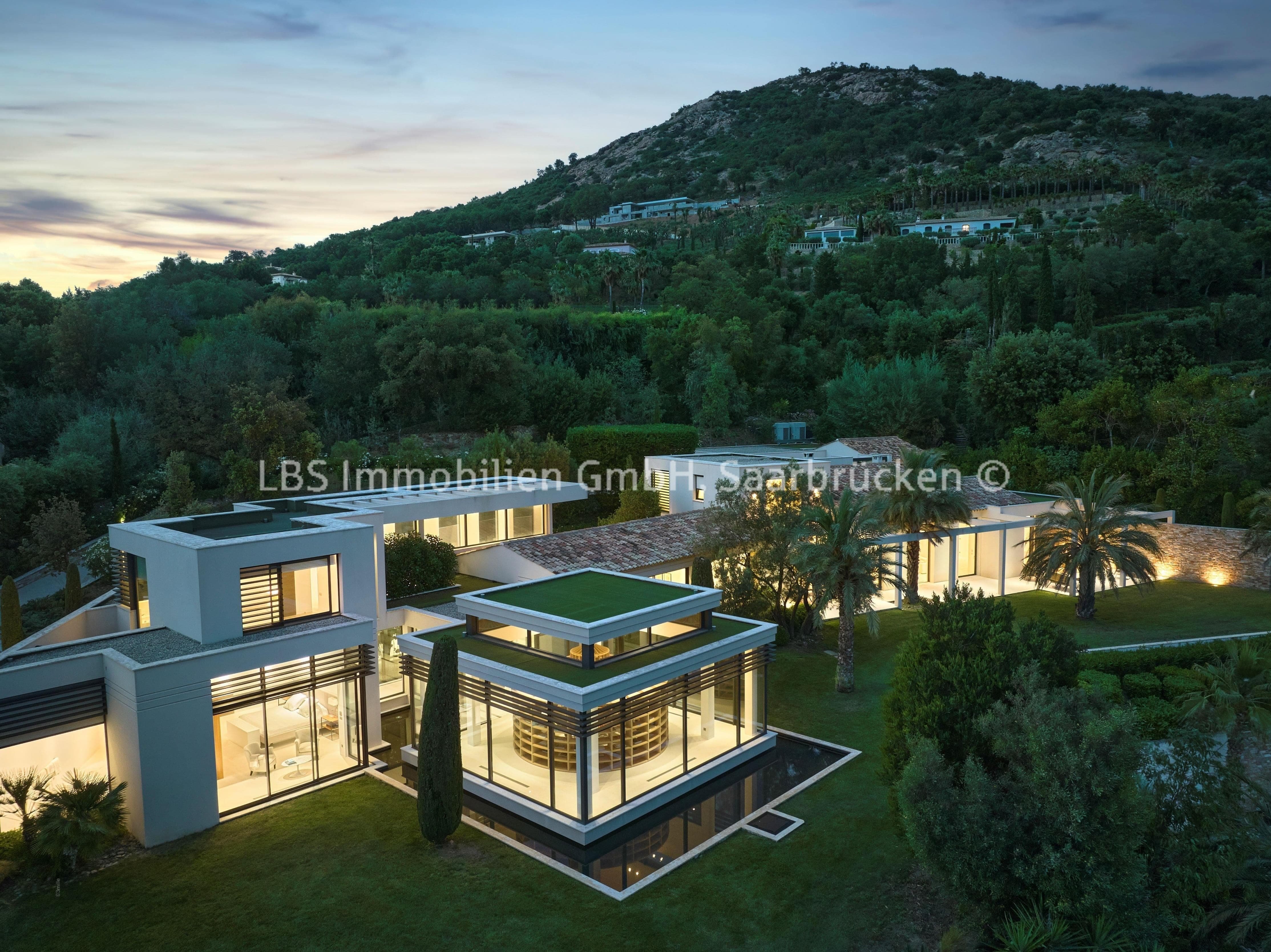 Villa zum Kauf provisionsfrei 12.000.000 € 12 Zimmer 800 m²<br/>Wohnfläche 8.363 m²<br/>Grundstück Grimaud 83310