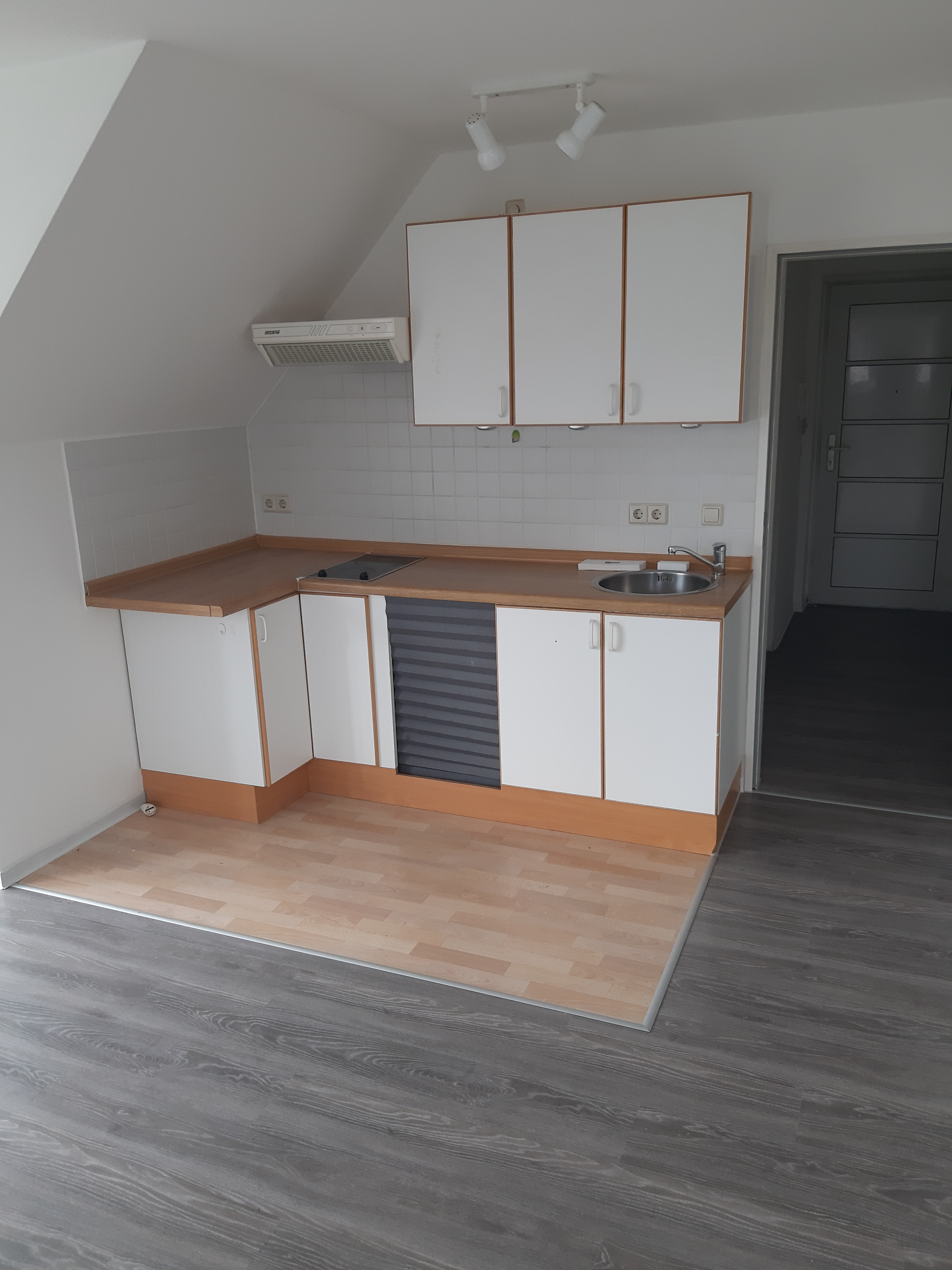 Wohnung zur Miete 210 € 1 Zimmer 36,7 m²<br/>Wohnfläche 4.<br/>Geschoss ab sofort<br/>Verfügbarkeit Zeißstr. 55a Hilbersdorf 150 Chemnitz 09131