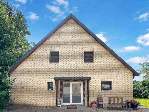 Einfamilienhaus zum Kauf 230.000 € 7 Zimmer 135,8 m² 1.877 m² Grundstück Drohne Stemwede 32351