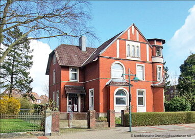 Villa zum Kauf 69.000 € 8 Zimmer 254 m² 1.406 m² Grundstück Koogstraße 35 Brunsbüttel 25541