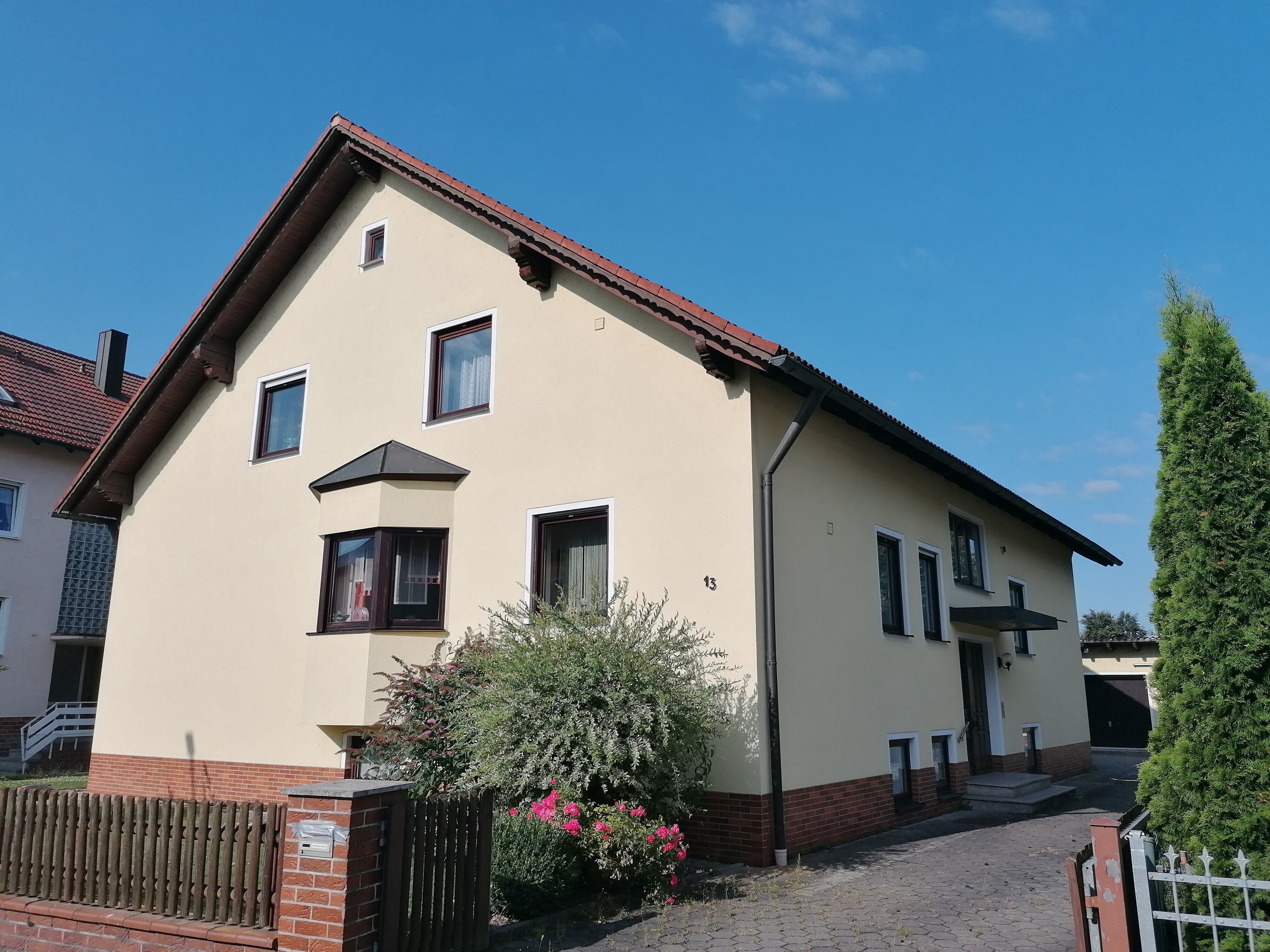 Haus zum Kauf 10 Zimmer 260 m²<br/>Wohnfläche 880 m²<br/>Grundstück ab sofort<br/>Verfügbarkeit Lilienstraße 13 Ettmannsdorf Schwandorf 92421