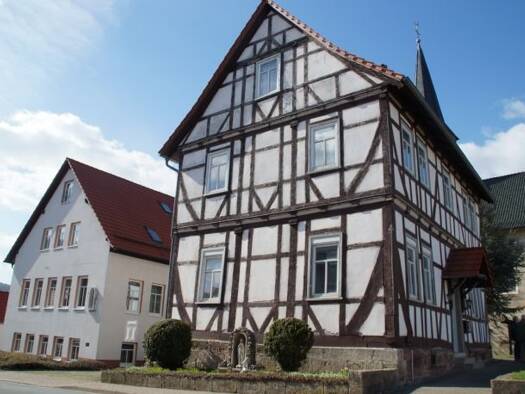 Einfamilienhaus zum Kauf provisionsfrei als Kapitalanlage geeignet 250.000 € 436 m² 1.066 m² Grundstück Pfaffschwende 37308