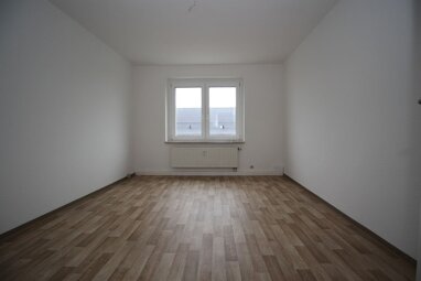 Wohnung zur Miete 365,04 € 4 Zimmer 67,6 m² 2. Geschoss Bahnhofstraße 13 Reuth Reuth 08538
