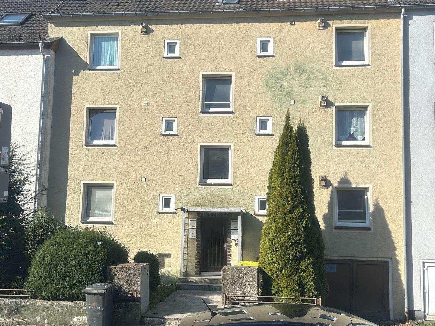 4- Familienhaus mit großem Garten, kleiner Garage und Stellplatz in Lüdenscheid-Buckesfeld...