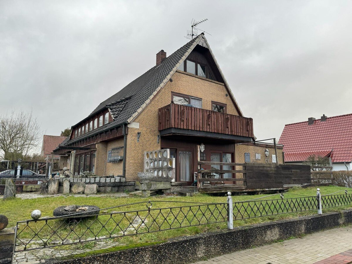 Einfamilienhaus zum Kauf 129.000 € 6 Zimmer 250 m²<br/>Wohnfläche 746 m²<br/>Grundstück Büppel Varel 26316
