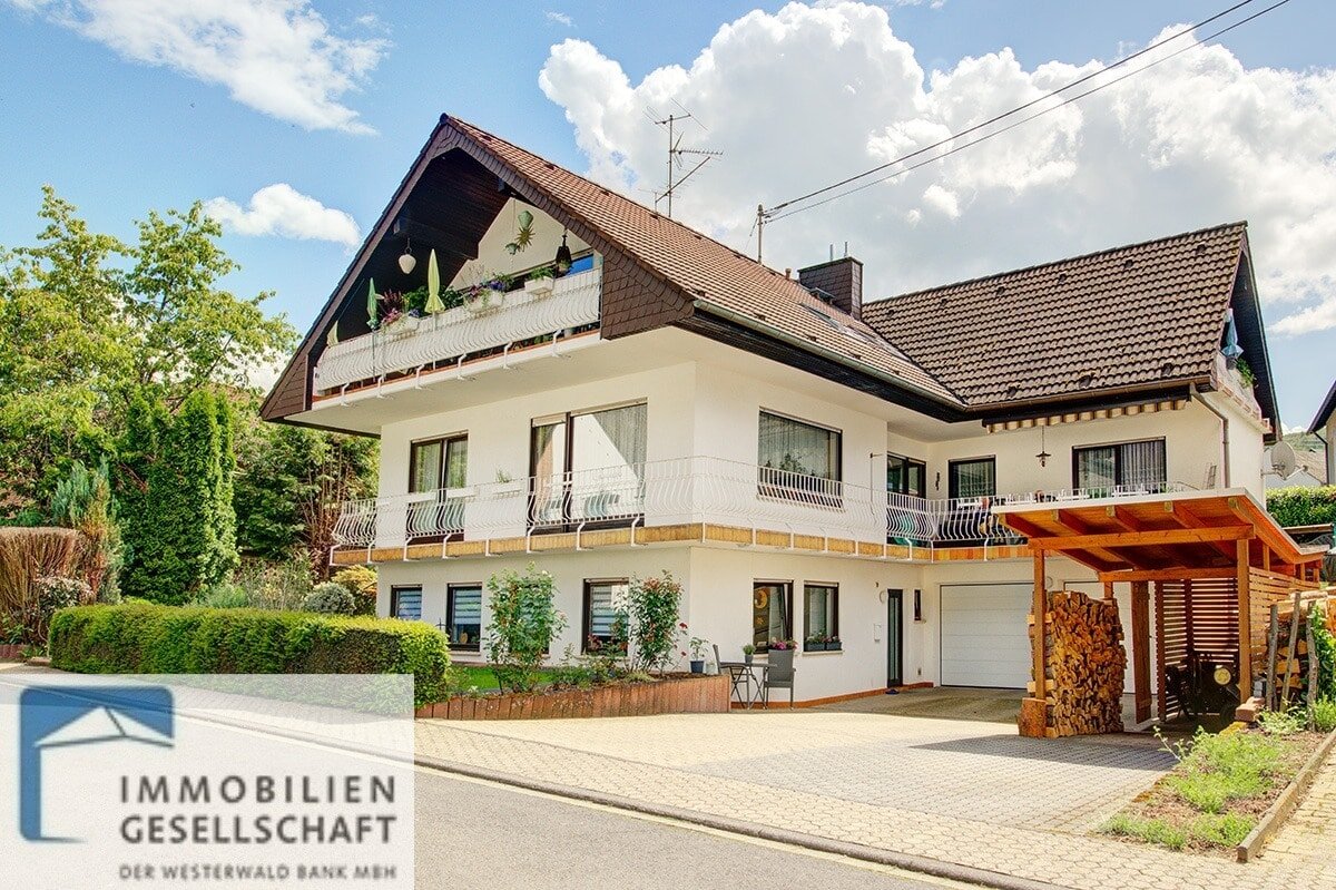 Mehrfamilienhaus zum Kauf 398.000 € 11,5 Zimmer 251 m²<br/>Wohnfläche 648 m²<br/>Grundstück Ab sofort<br/>Verfügbarkeit Arzbach 56337