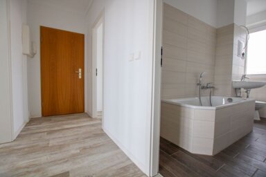 Wohnung zur Miete 378 € 3 Zimmer 60,9 m² 5. Geschoss frei ab 01.03.2025 Hildesheimer Str. 46 Südstadt Halle (Saale) 06128