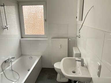 Wohnung zur Miete 499 € 3 Zimmer 65 m² 2. Geschoss Voßstraße 14 Obermeiderich Duisburg 47137