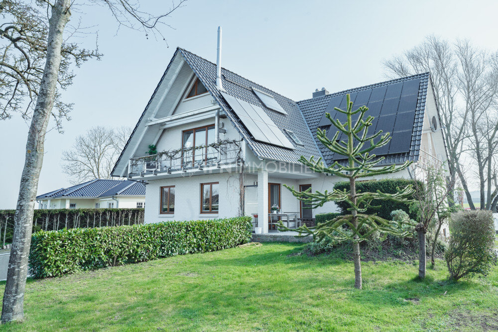Einfamilienhaus zum Kauf 999.000 € 10 Zimmer 245 m²<br/>Wohnfläche 3.542 m²<br/>Grundstück Groß Schwaß Kritzmow / Groß Schwaß 18198