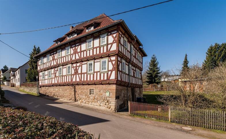Einfamilienhaus zum Kauf 189.000 € 8 Zimmer 200 m² 1.160 m² Grundstück frei ab sofort Am Langen Feld 24 Schwarzhausen Waltershausen , Thür 99880