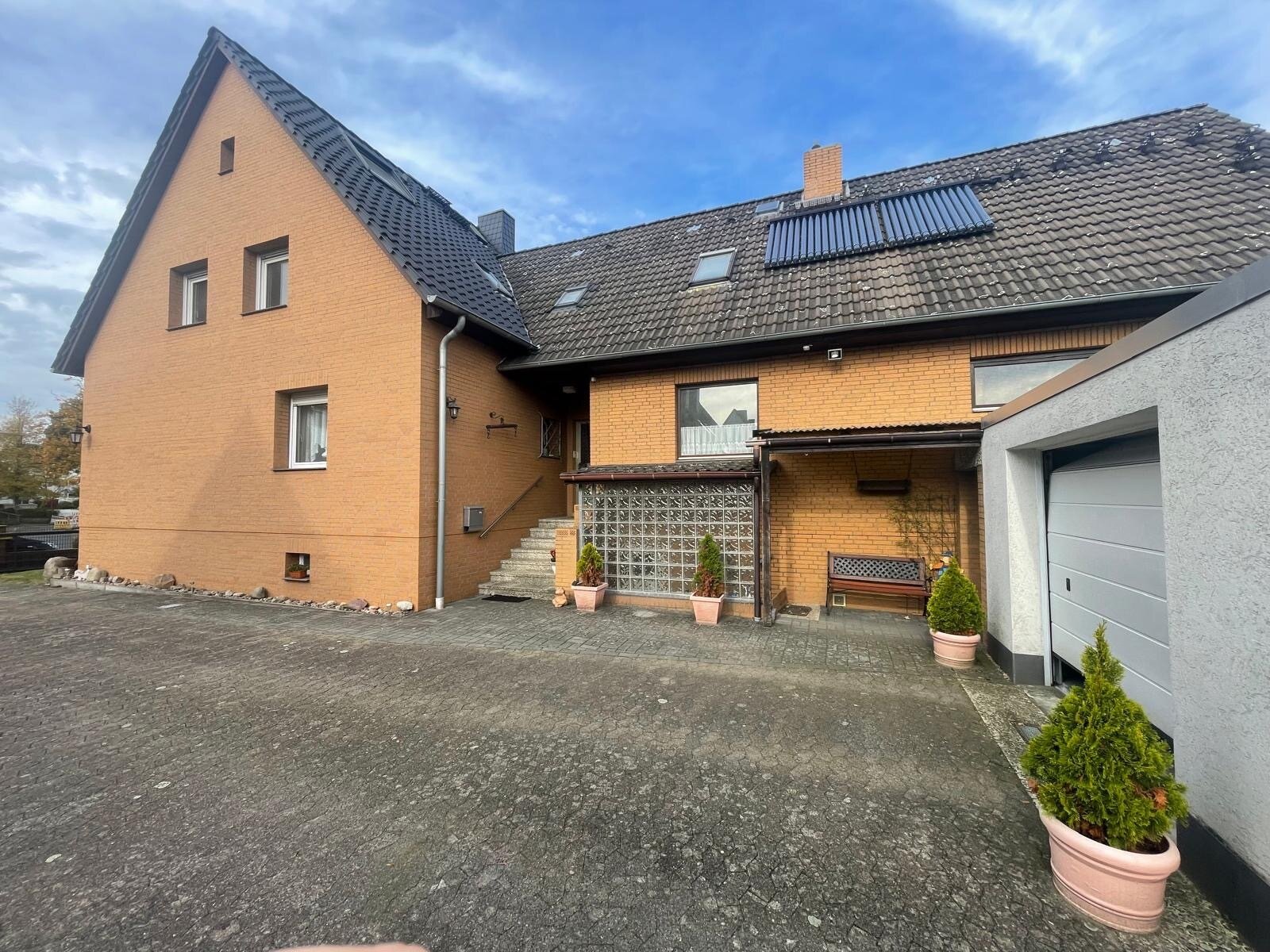 Einfamilienhaus zum Kauf 690.000 € 9 Zimmer 237 m²<br/>Wohnfläche 703 m²<br/>Grundstück Altwarmbüchen Isernhagen 30916