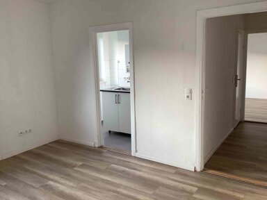 Wohnung zur Miete 347 € 2 Zimmer 38,6 m² 1. Geschoss frei ab 02.03.2025 Kieler Str. 13 Gaarden - Ost Bezirk 2 Kiel 24143