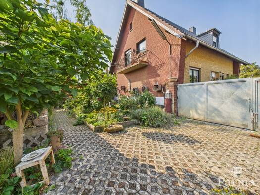Mehrfamilienhaus zum Kauf 297.000 € 5 Zimmer 155 m² 755 m² Grundstück Niederzier 52382